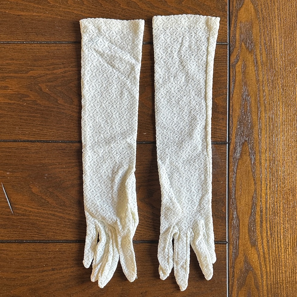 VTG Van Raalte Lace Gloves